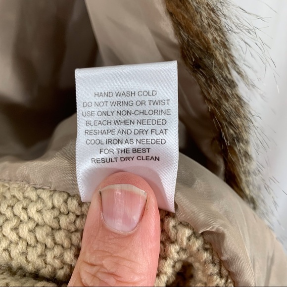 Pink Republic Women’s Size Medium Faux Fur Vest - Picture 5 of 6